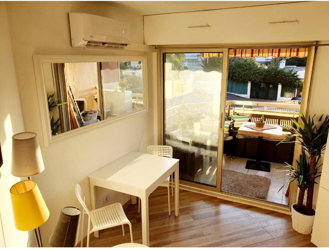 אנטיב Bel Appartement A 50M De La Plage, 2 Pieces Climatisees, Parking Prive מראה חיצוני תמונה
